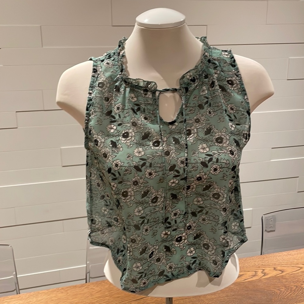 (2/$15) Ginger Flower and Butterfly Top - Medium